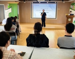 C:\Users\中一班\Desktop\2025-10-15第三届园级家委会\IMG_20251015_143656.jpgIMG_20251015_143656